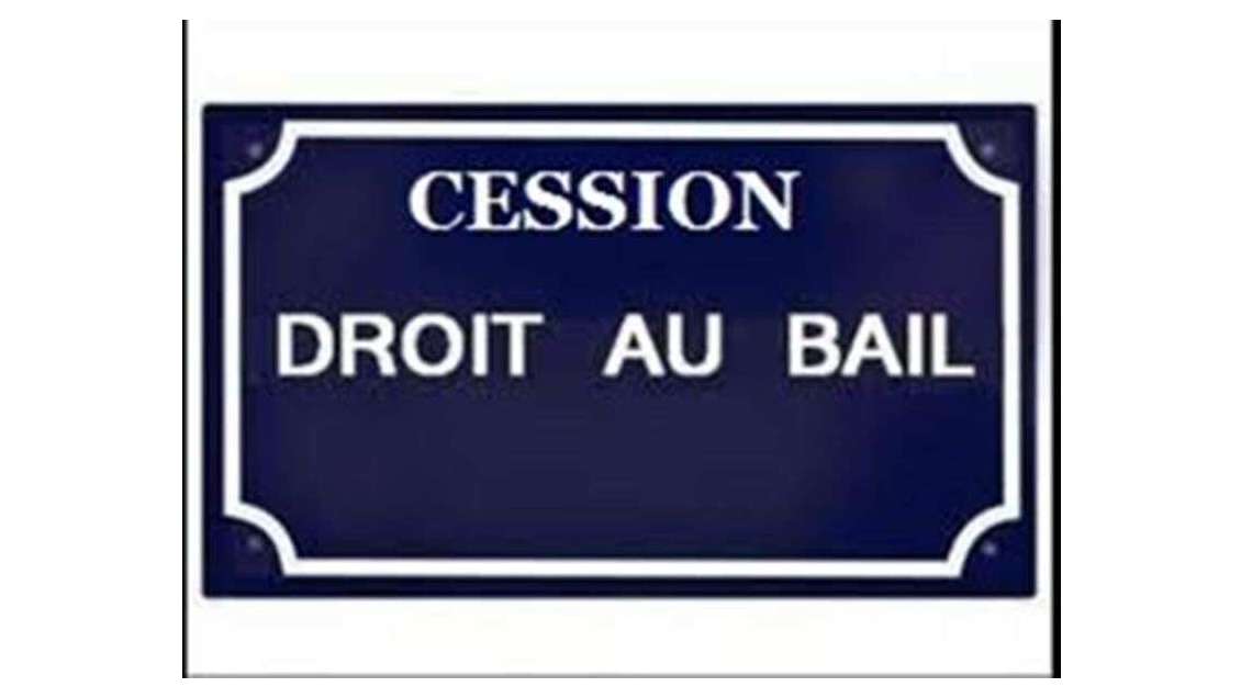 Cède bail jolie boutique 45 m² en rue commerçante