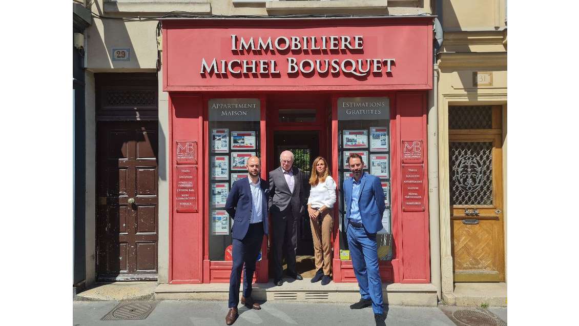 A vendre FDC maroquinerie à Versailles Notre Dame