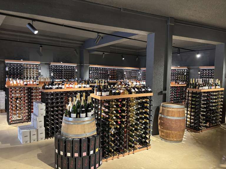 Devenir caviste indépendant avec CAVAVIN : l’exemple de la nouvelle cave à Gramat (46)