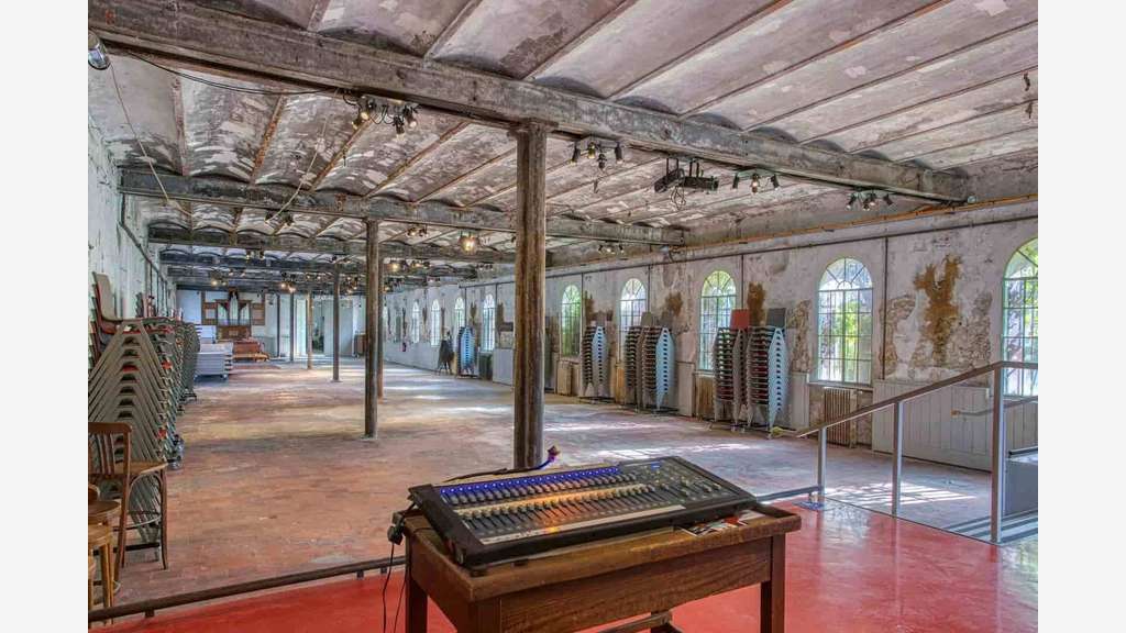 A vendre ancienne manufacture dans le Vaucluse
