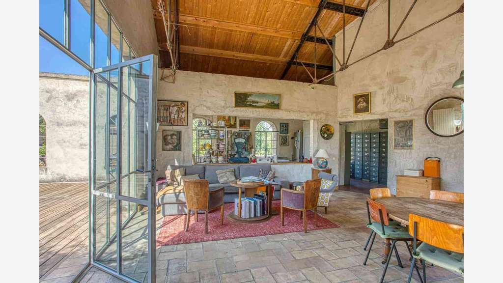 A vendre ancienne manufacture dans le Vaucluse