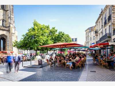 Local 69m² à vendre à Bordeaux Place Saint-Michel