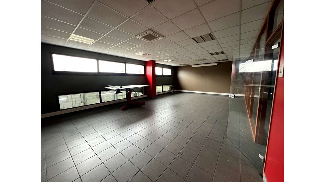 Vente local d'activité 2400m² à Angers Ouest 