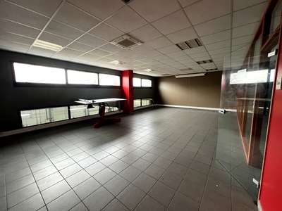 Vente local d'activité 2400m² à Angers Ouest 