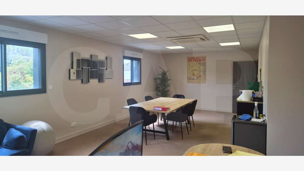A vendre bâtiment 530m² sur foncier 2000m² à Vitré