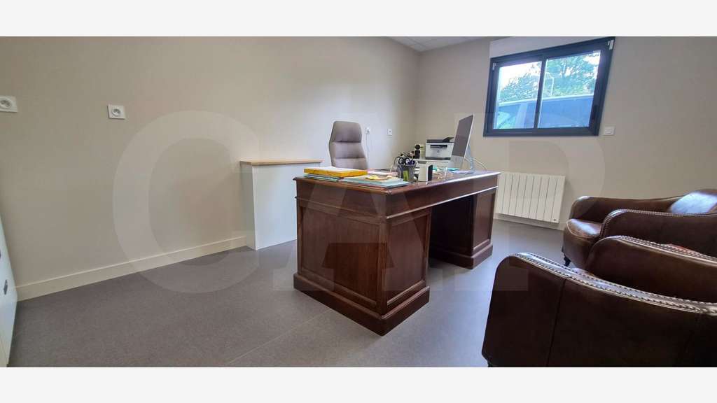 A vendre bâtiment 530m² sur foncier 2000m² à Vitré