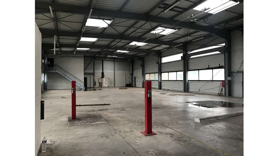 Vente bâtiment 1162m² en excellent état à Connerré