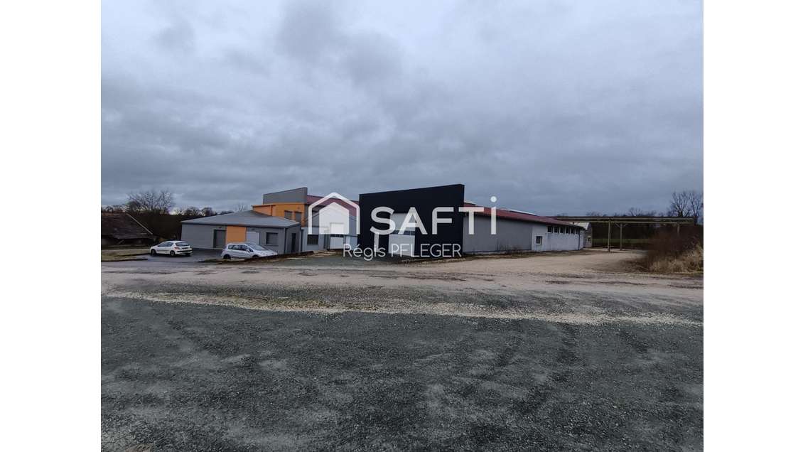Grand bâtiment industriel à Grandvillars 
