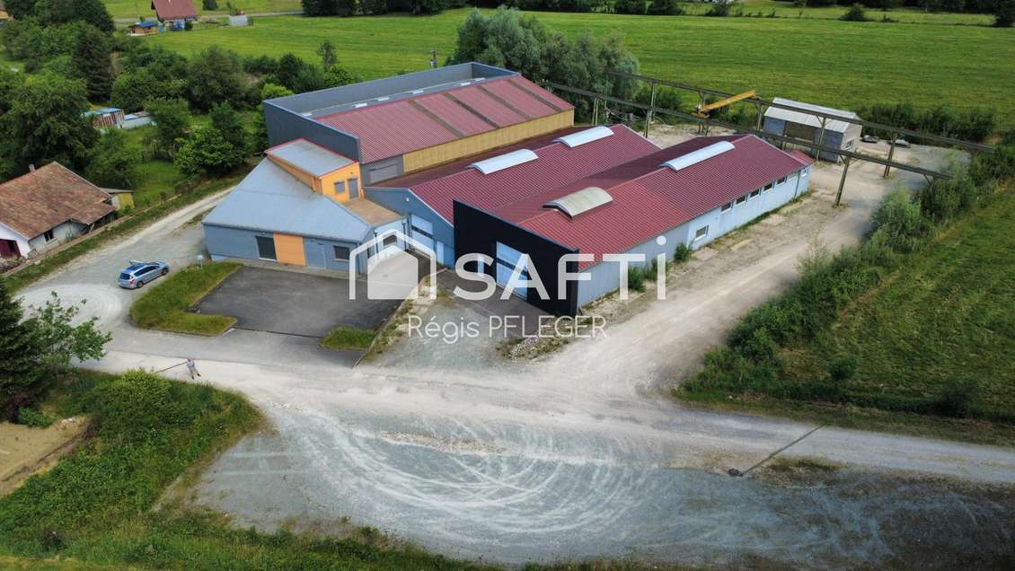 Grand bâtiment industriel à Grandvillars 