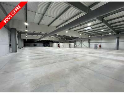 Vente locaux logistique 2600m² à Soyaux D1000 