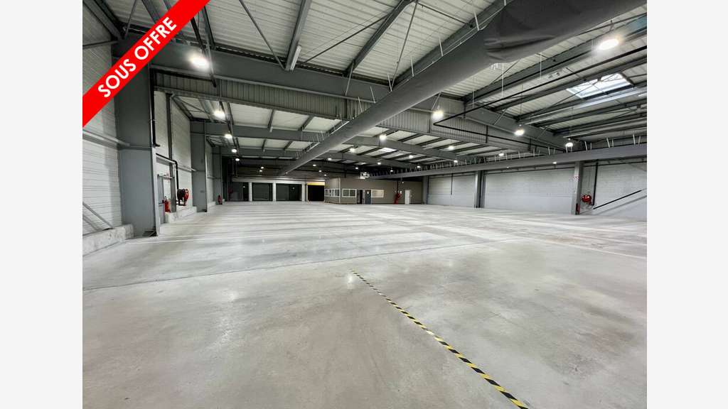 Vente locaux logistique 2600m² à Soyaux D1000