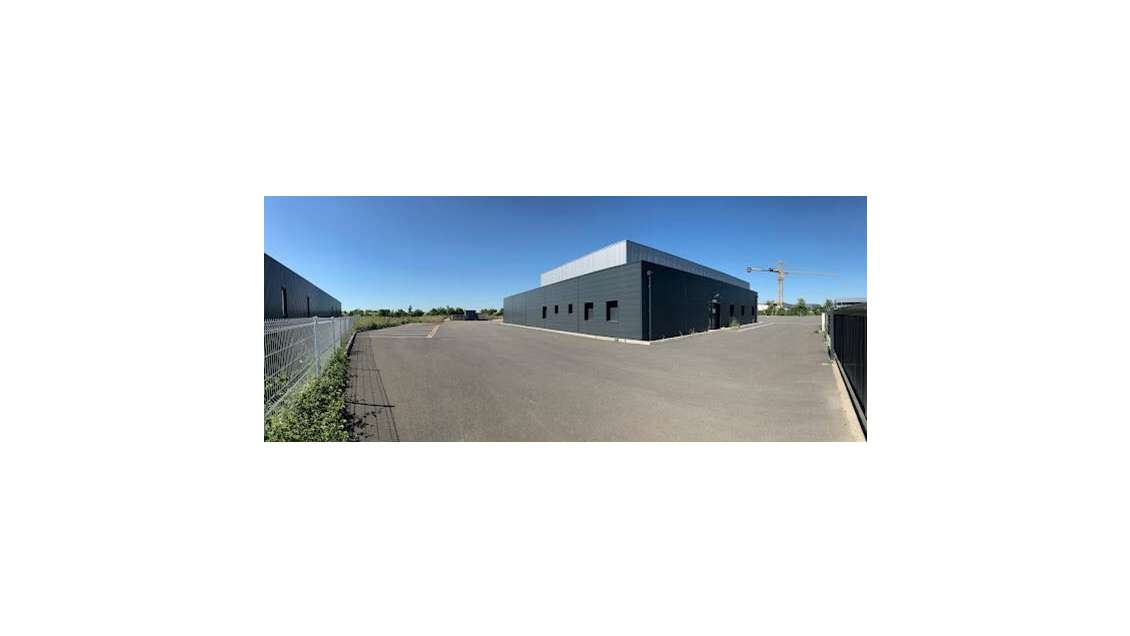 AV bâtiment neuf de 1140m² à 10 min de La Rochelle