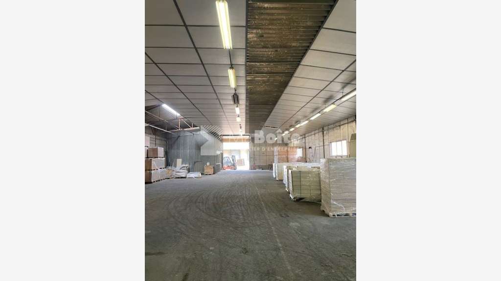 Vente bâtiment 630m² sur 2400m² au Coteau