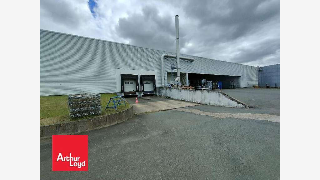 Vend bâtiments de 9790m² za Tremblay-les-Villages