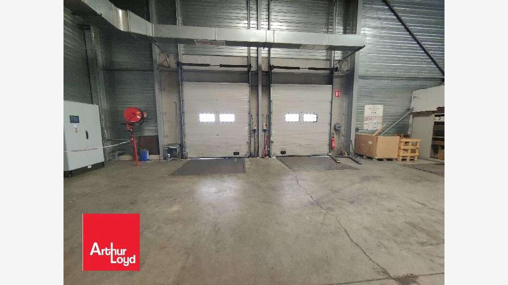 Vend bâtiments de 9790m² za Tremblay-les-Villages