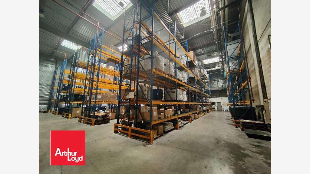 Vend bâtiments de 9790m² za Tremblay-les-Villages