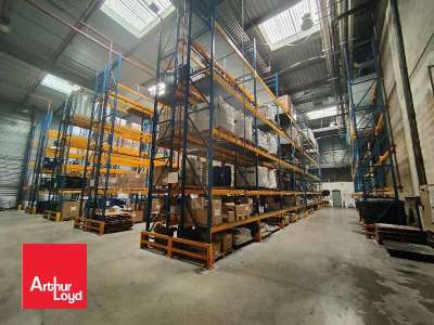 Vend bâtiments de 9790m² za Tremblay-les-Villages