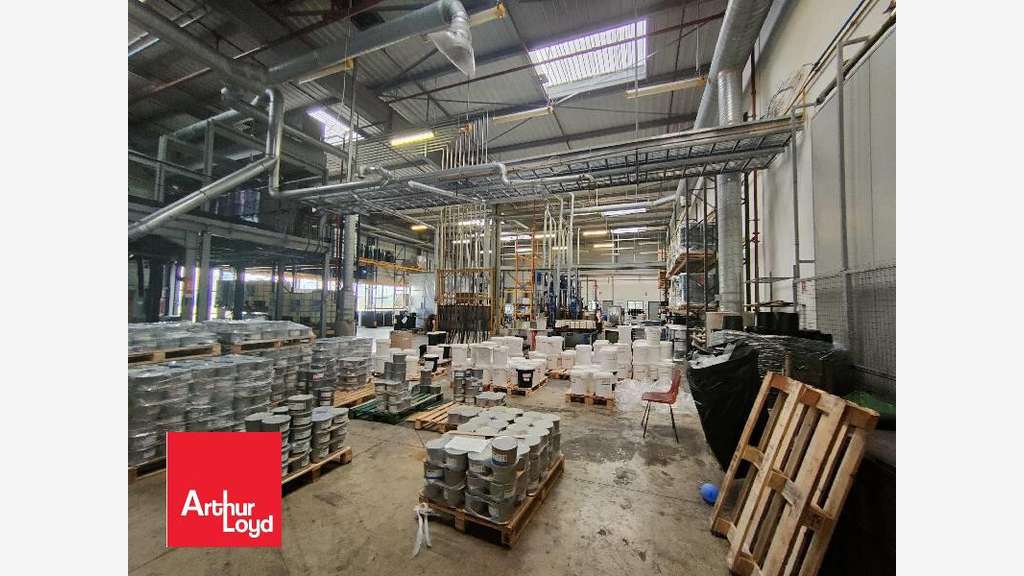 Vend bâtiments de 9790m² za Tremblay-les-Villages