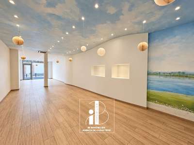 Belle boutique 100m² empl N°1 Fontainebleau