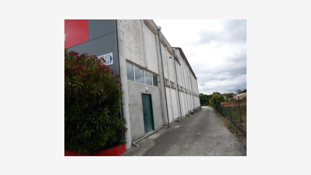 Vente boutique 1450m² à Boé