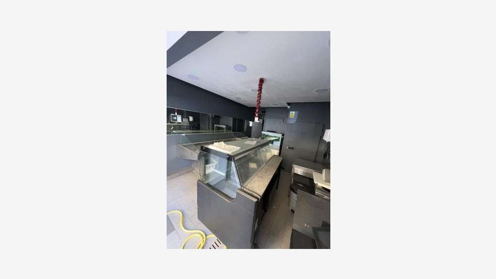 AV murs local commercial 40m² quartier Port à Nice