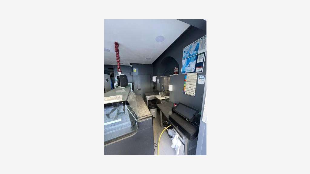 AV murs local commercial 40m² quartier Port à Nice