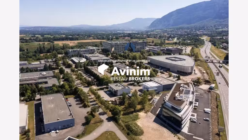 Vente locaux tertiaires 2900m² à Archamps 