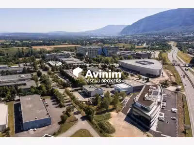 Vente locaux tertiaires 2900m² à Archamps 