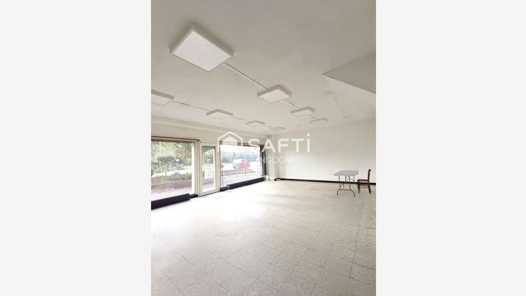 Local commercial modulable de 200 M2 à Arques 