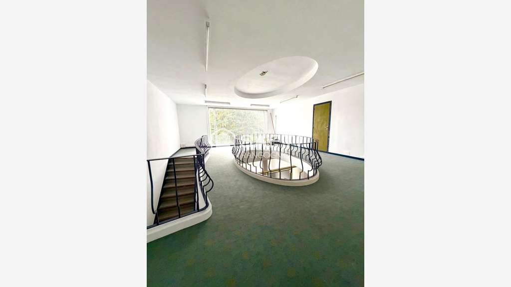 Local commercial modulable de 200 M2 à Arques 
