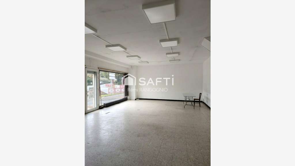 Local commercial modulable de 200 M2 à Arques 