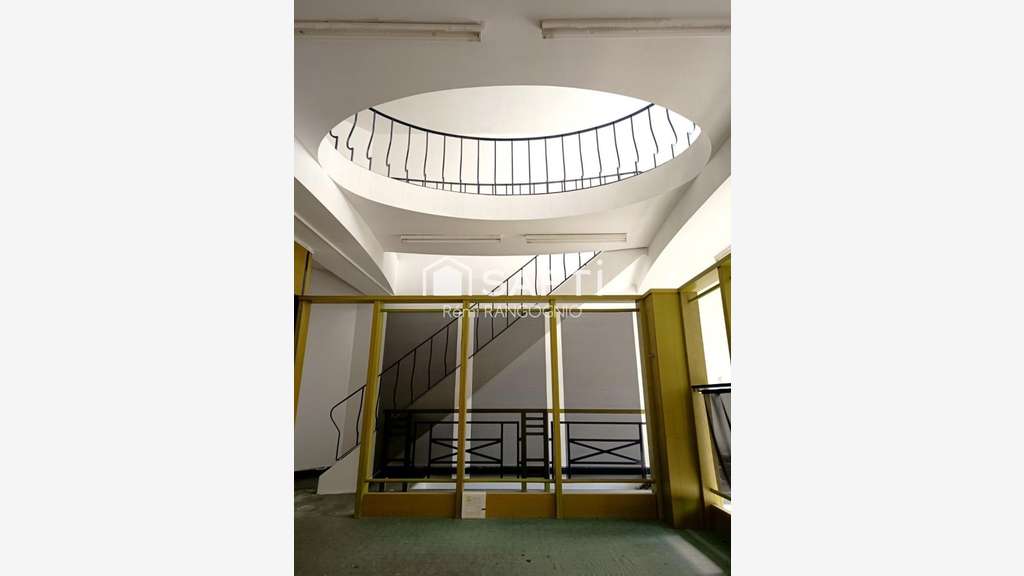Local commercial modulable de 200 M2 à Arques 