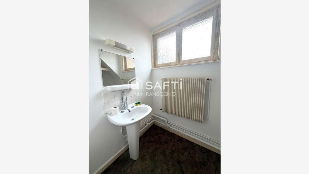 Local commercial modulable de 200 M2 à Arques 