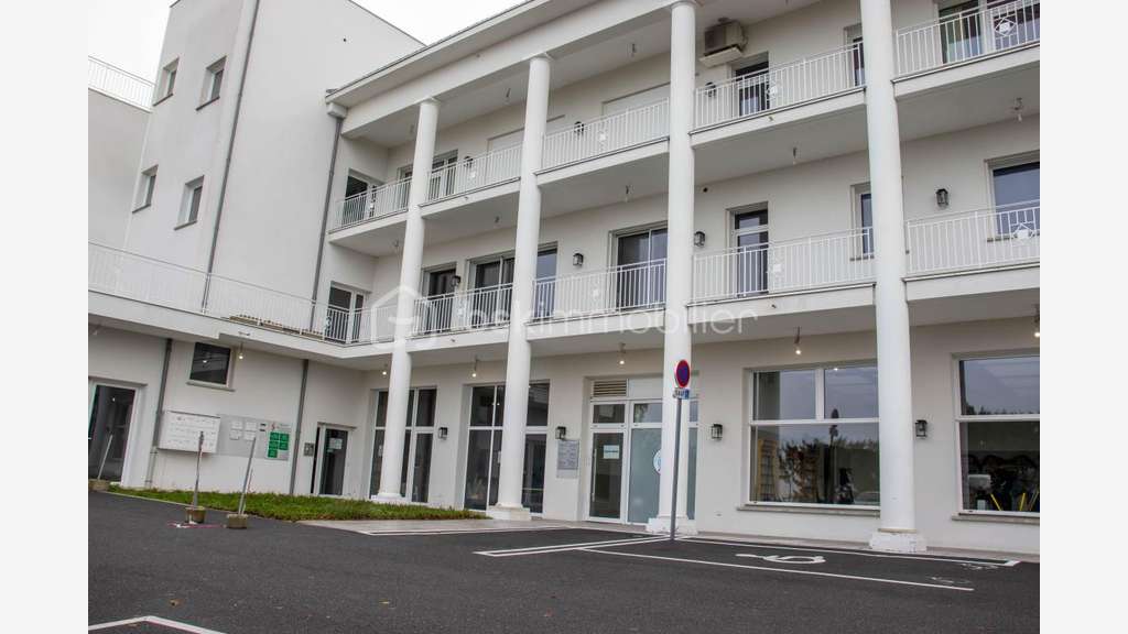 Local de 123 m² de plain-pied pour professionnel