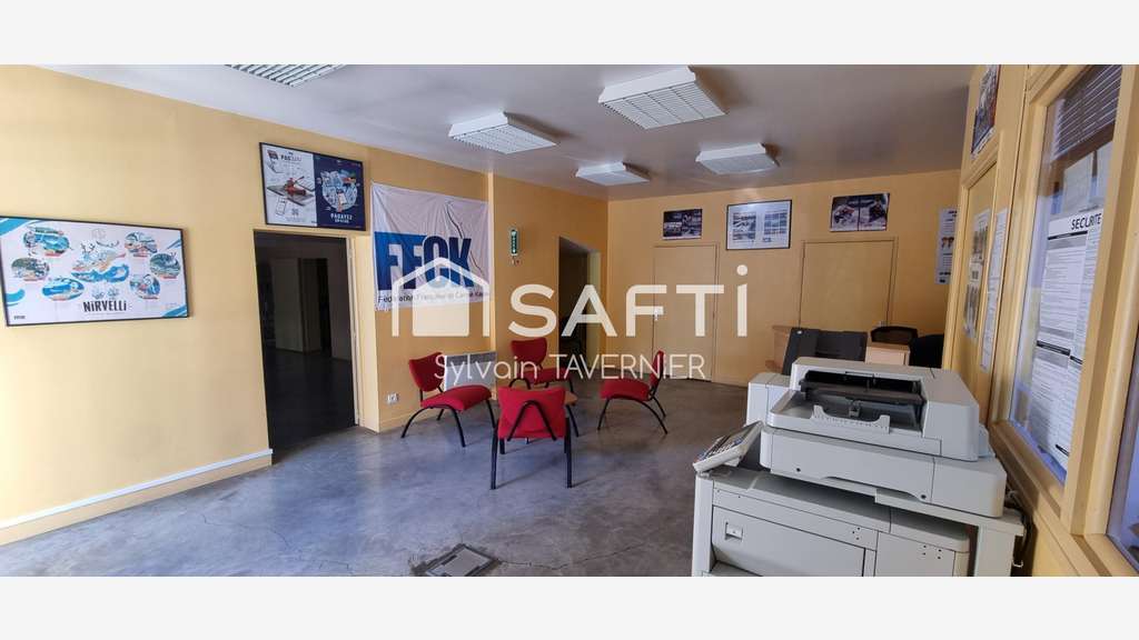 Bureau de 174 m² + entrepôt de 241 m²