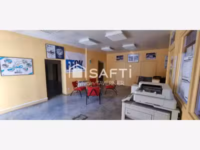Bureau de 174 m² + entrepôt de 241 m²