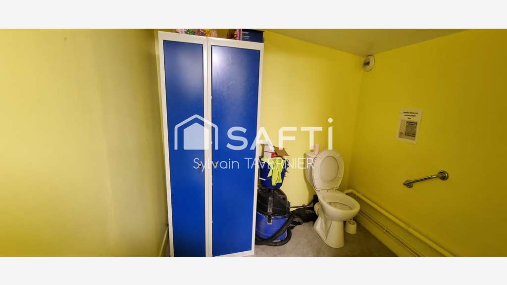 Bureau de 174 m² + entrepôt de 241 m²