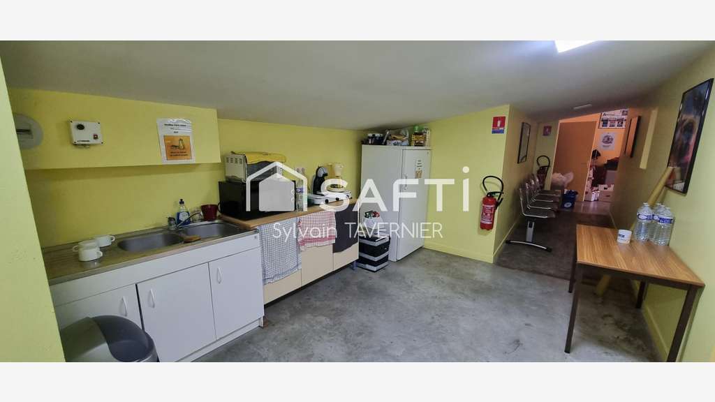 Bureau de 174 m² + entrepôt de 241 m²