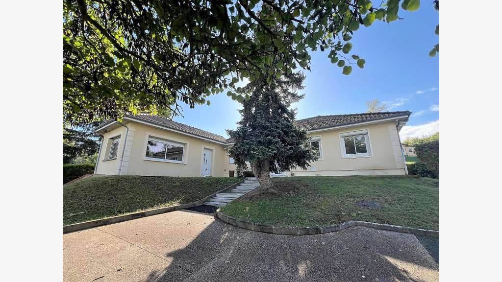 Vente bureaux de 198m² de plain pied à Bouafle