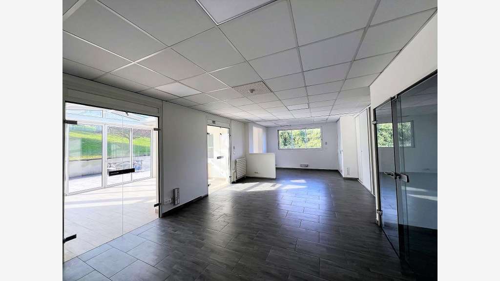 Vente bureaux de 198m² de plain pied à Bouafle