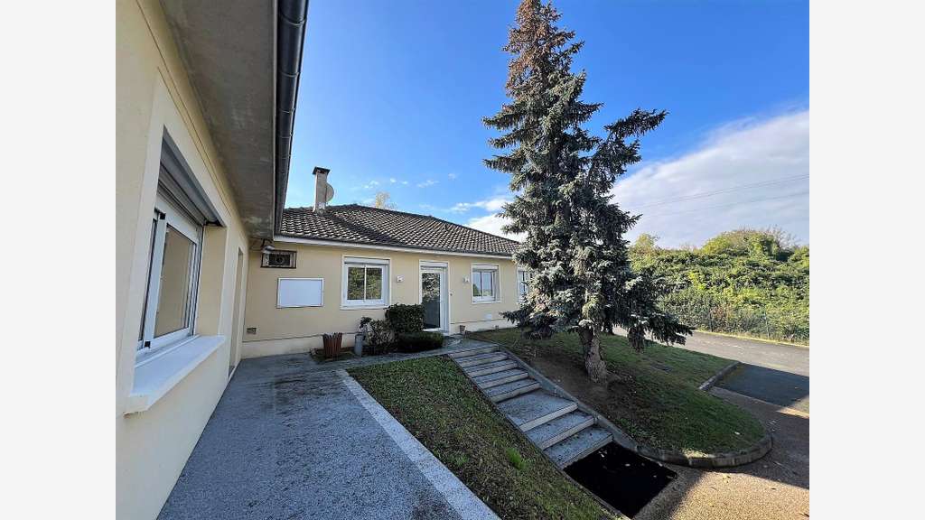 Vente bureaux de 198m² de plain pied à Bouafle