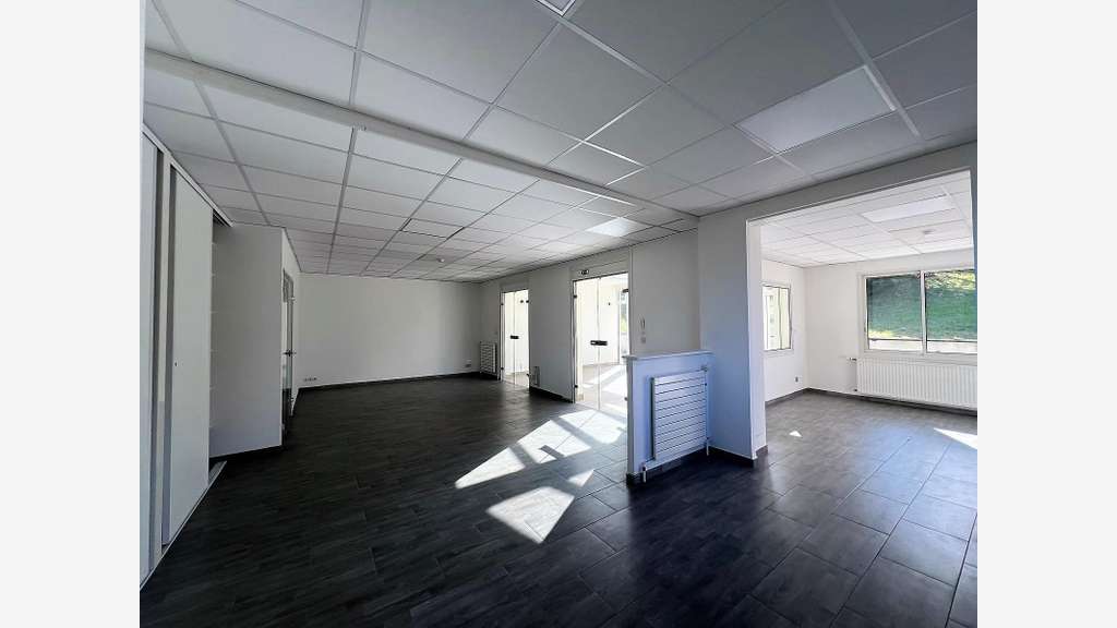 Vente bureaux de 198m² de plain pied à Bouafle