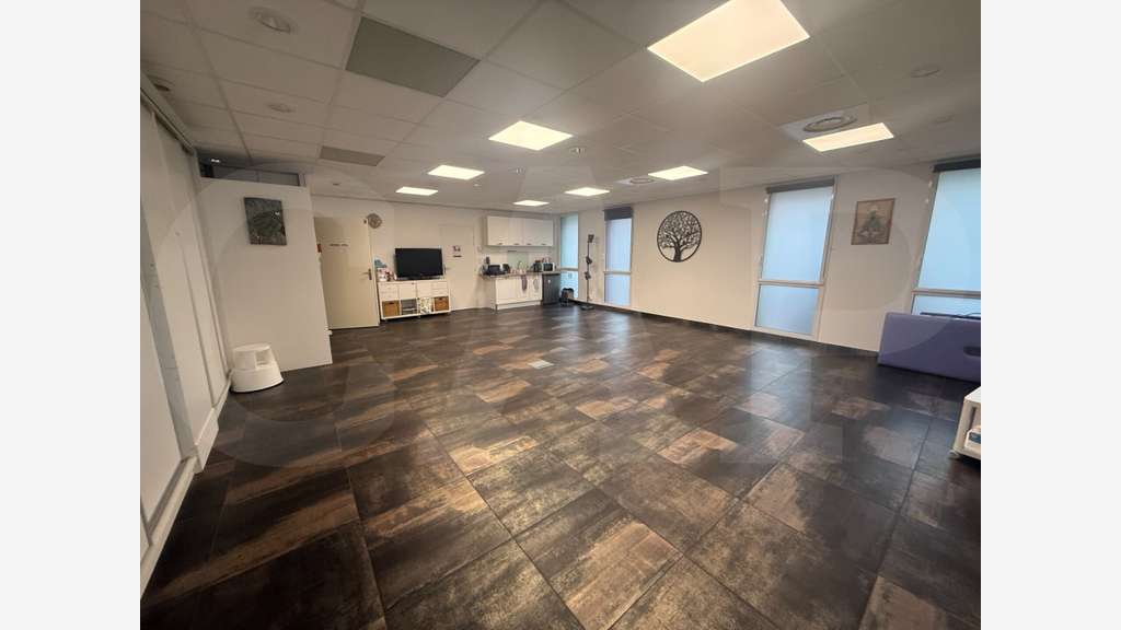 Vente bureau aménagé cloisonné 85m² à la Conterie
