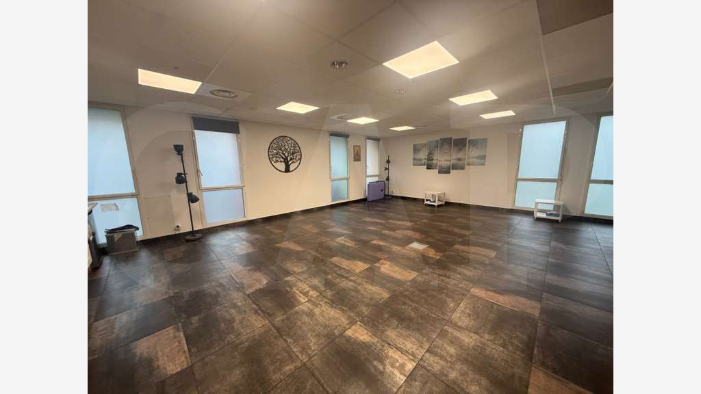 Vente bureau aménagé cloisonné 85m² à la Conterie