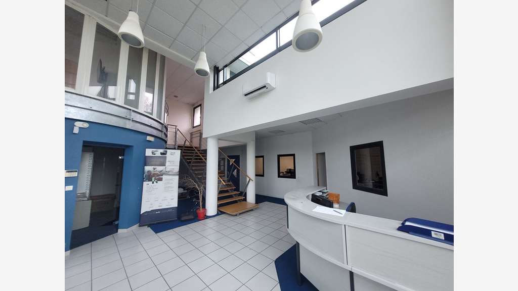 A VENDRE, ou A LOUER - Cugand - Bureaux 500 m² +
