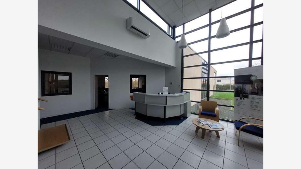 A VENDRE, ou A LOUER - Cugand - Bureaux 500 m² +