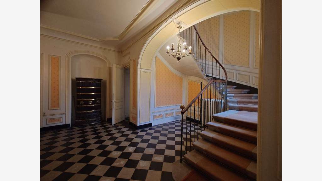 DAVEZIEUX 07 - CHATEAU A DIVISER EN APPARTEMENTS