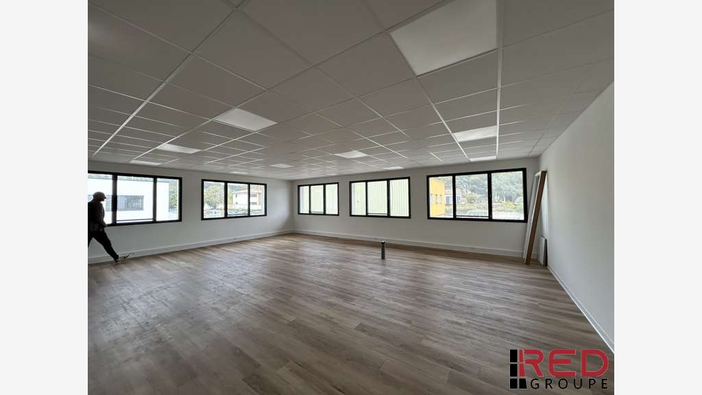 Vente bureaux 99m² à Éguilles ZA des Jallassières