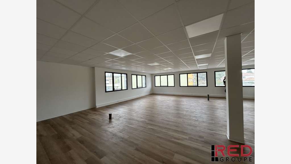 Vente bureaux 99m² à Éguilles ZA des Jallassières