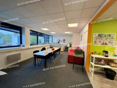 A vendre bureaux 117m² à Saint-Grégoire